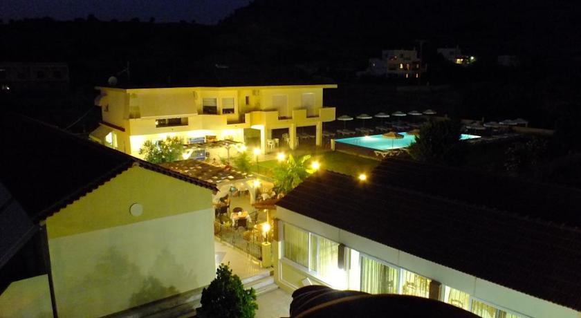 Hotel Sun Shine à Lardos Extérieur photo